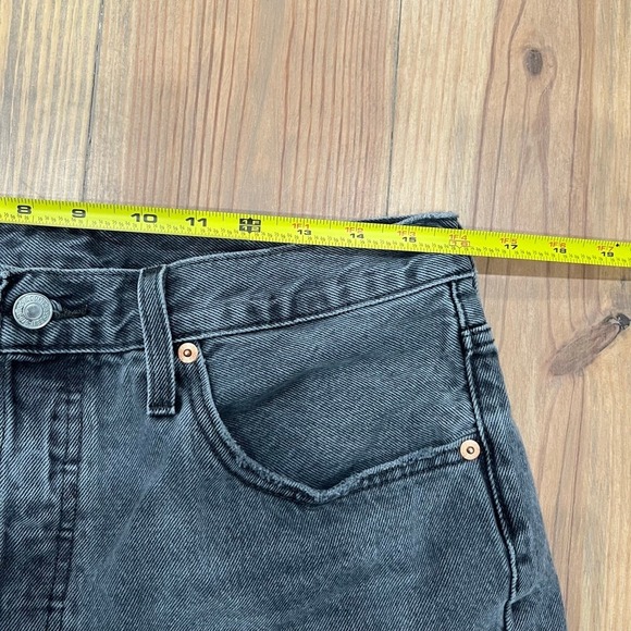 Women's Levi's 501 Denim Shorts Gray Size‎ W32, 0001 B1 - Picture 3 of 10